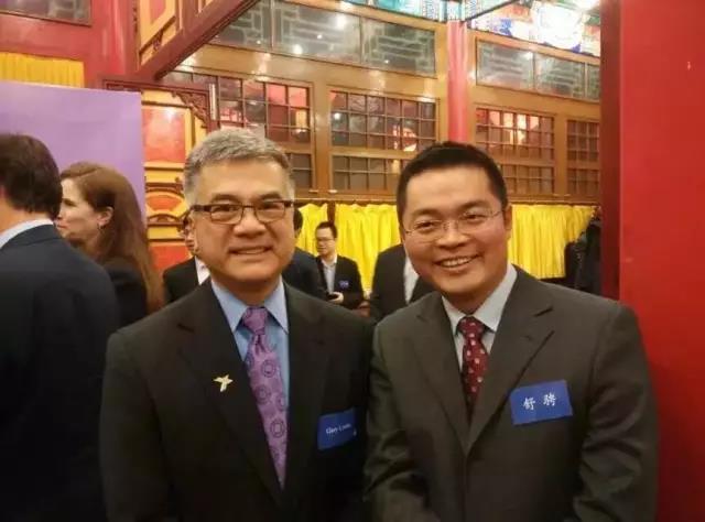 舒騁與華盛頓州前州長(zhǎng)、原美國(guó)駐華大使駱家輝在GIX晚宴
